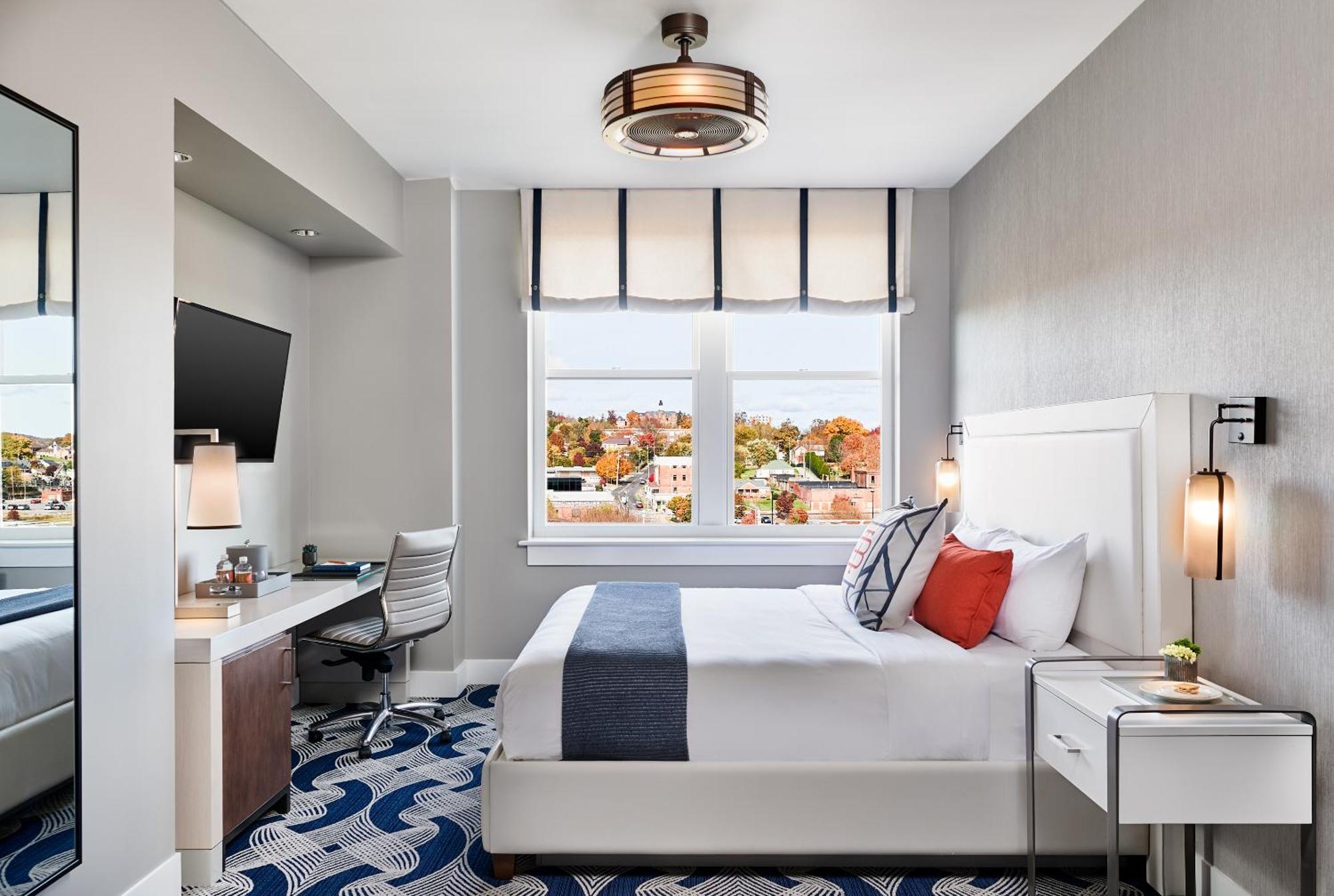 The Bristol Hotel Экстерьер фото