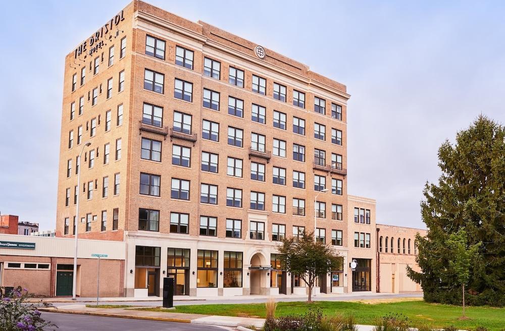 The Bristol Hotel Экстерьер фото